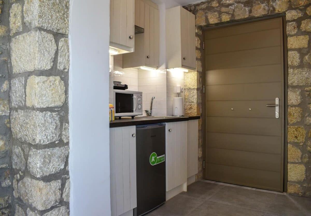 Вилла Coastal Stone Hideaway With Stunning Scenery Kitriai Экстерьер фото