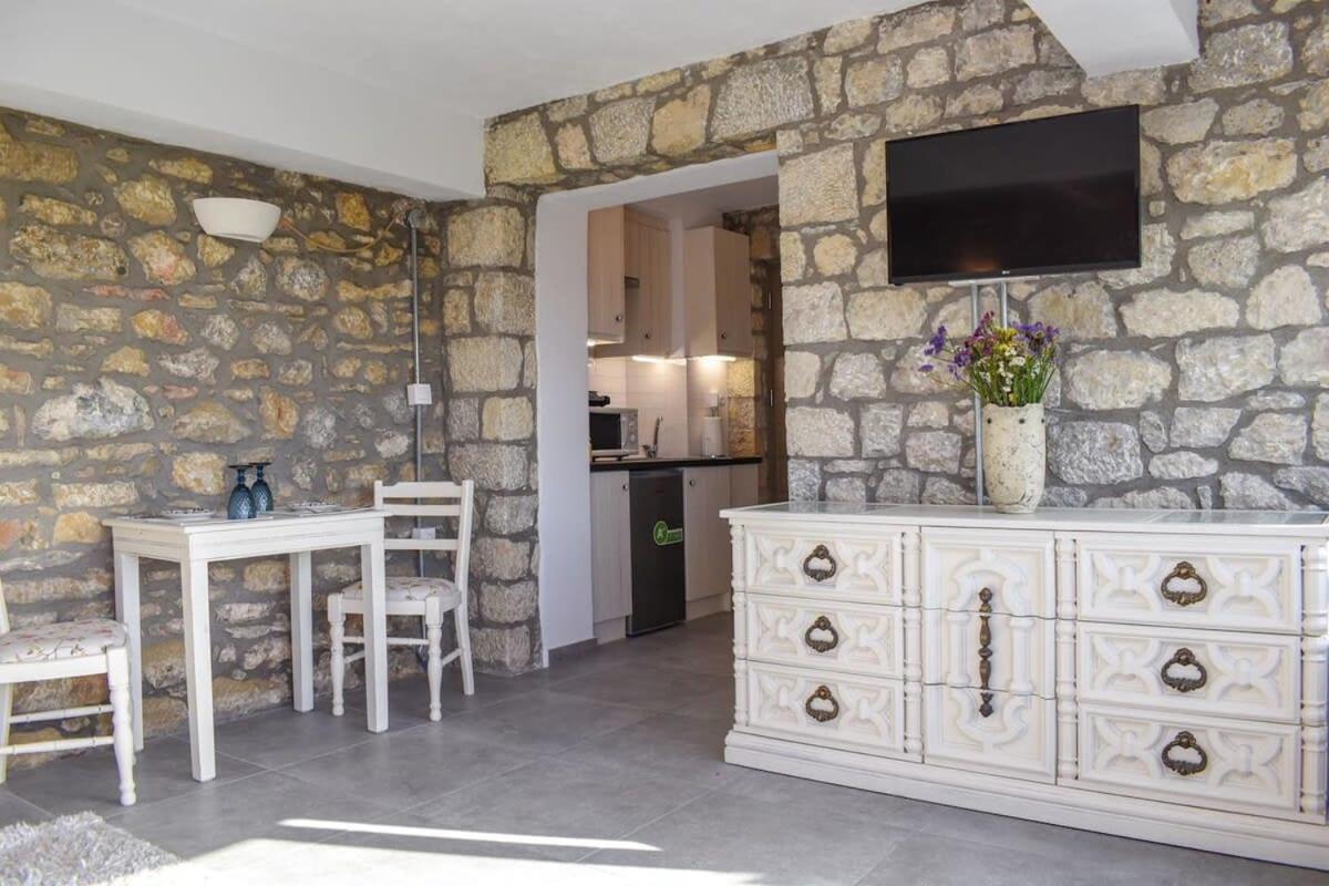 Вилла Coastal Stone Hideaway With Stunning Scenery Kitriai Экстерьер фото